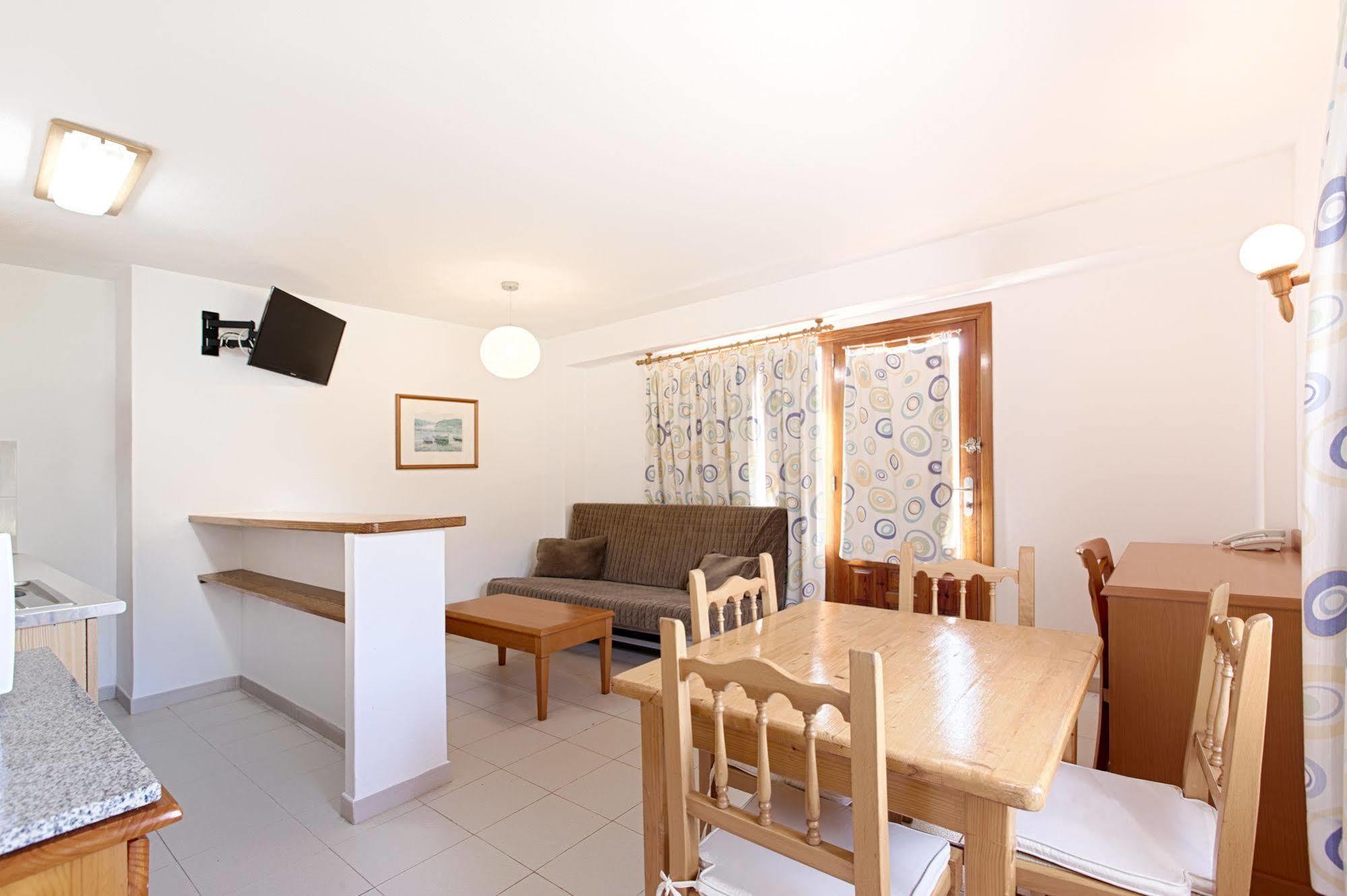 Apartamentos Colomar Santa Eularia des Riu Exterior foto