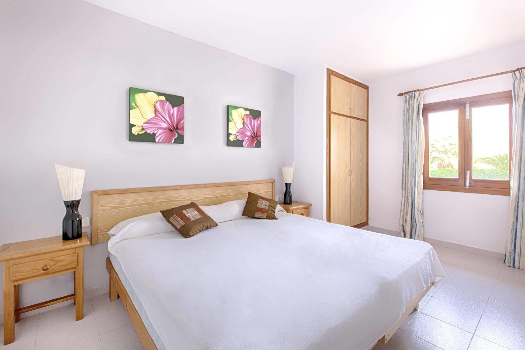 Apartamentos Colomar Santa Eularia des Riu Exterior foto