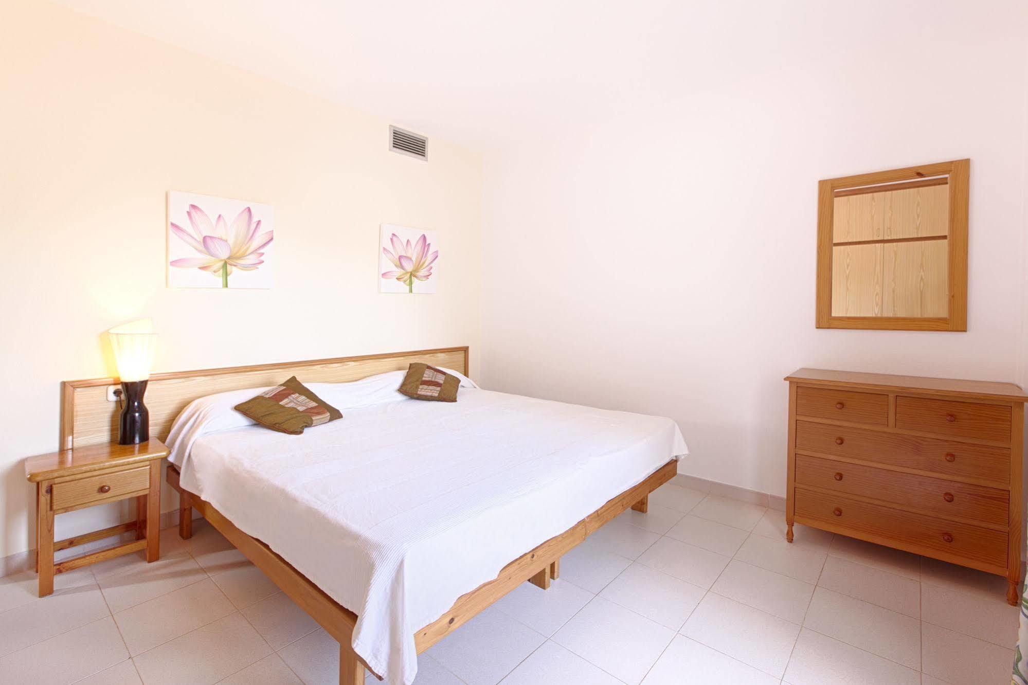 Apartamentos Colomar Santa Eularia des Riu Exterior foto